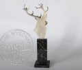 Statuetka jelenia srebrzonego na marmurze