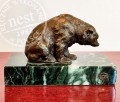 Rzeźba niedźwiedź z brązu