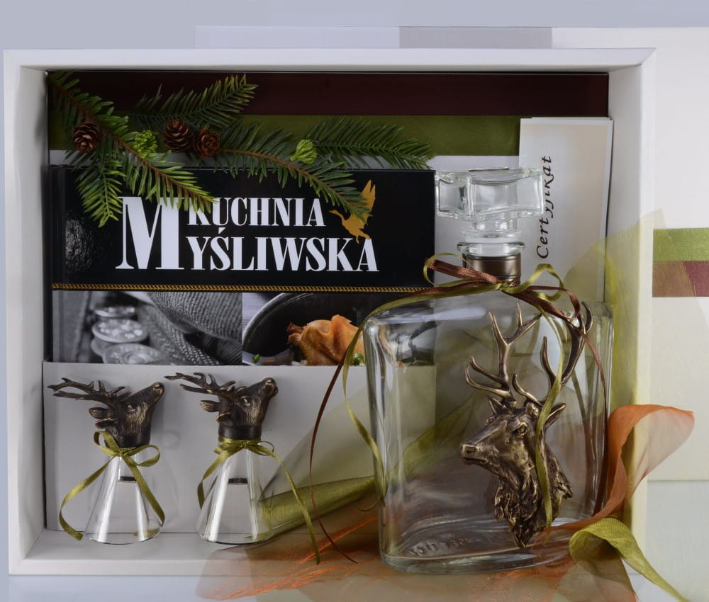 Zestaw książka, karafka i 2 kieliszki z motywem jelenia