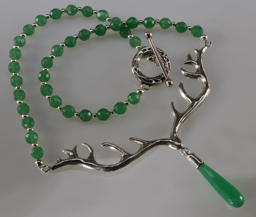 Naszyjnik z agatem w kształcie rogów