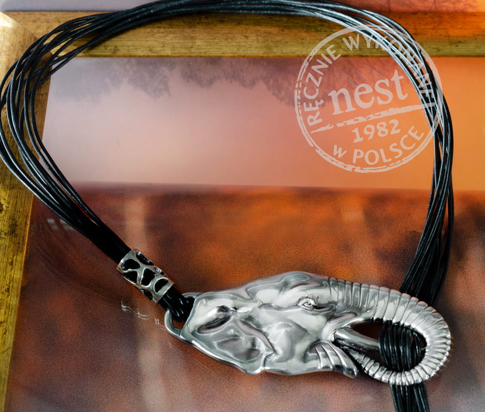 Biżuteria myśliwska dla Diany - naszyjnik safari