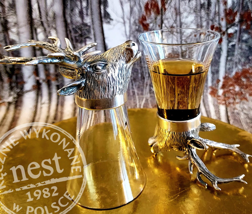 Kieliszek z motywem srebrzonego jelenia