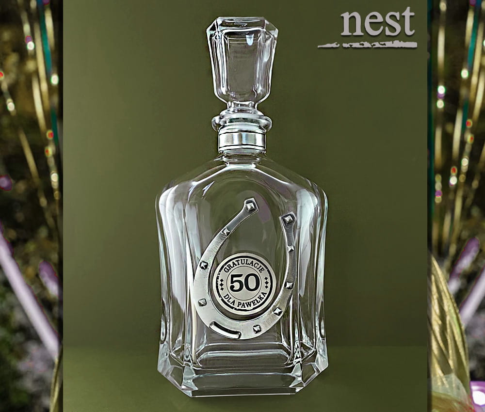 Szklana karafka z podkową