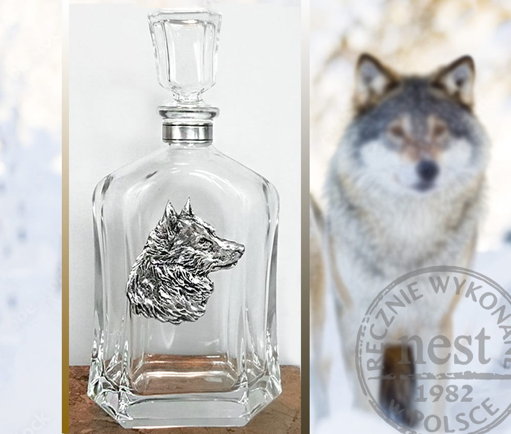 Szklana karafka - wilk