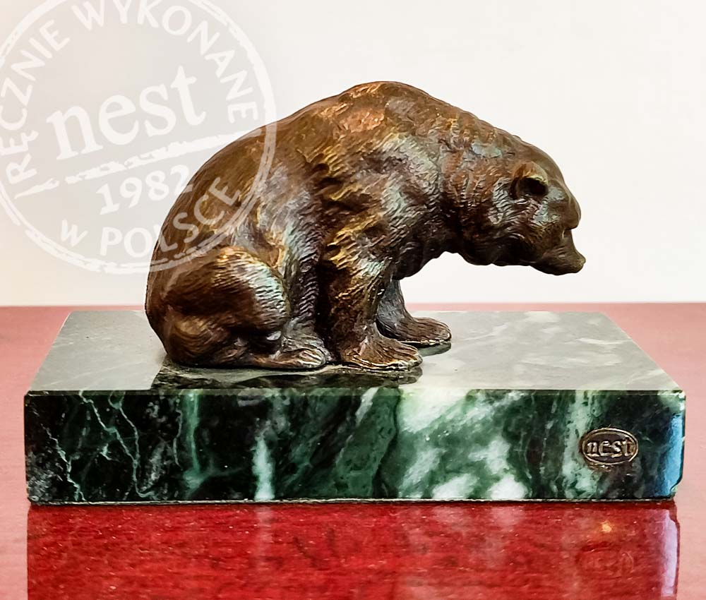 Rzeźba niedźwiedź z brązu